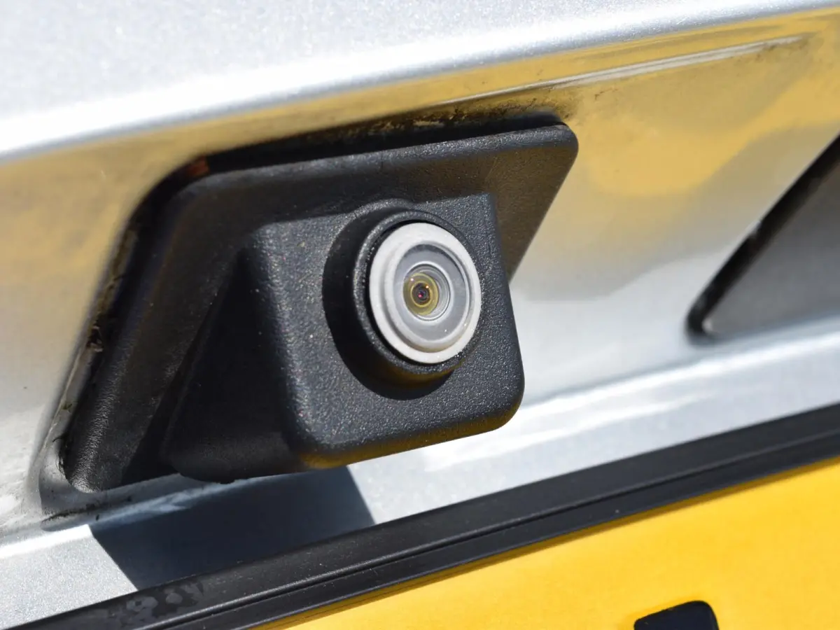 1.2 Turbo 120 Jaar Edition l Camera l PDC voor & achter l Navigatie l