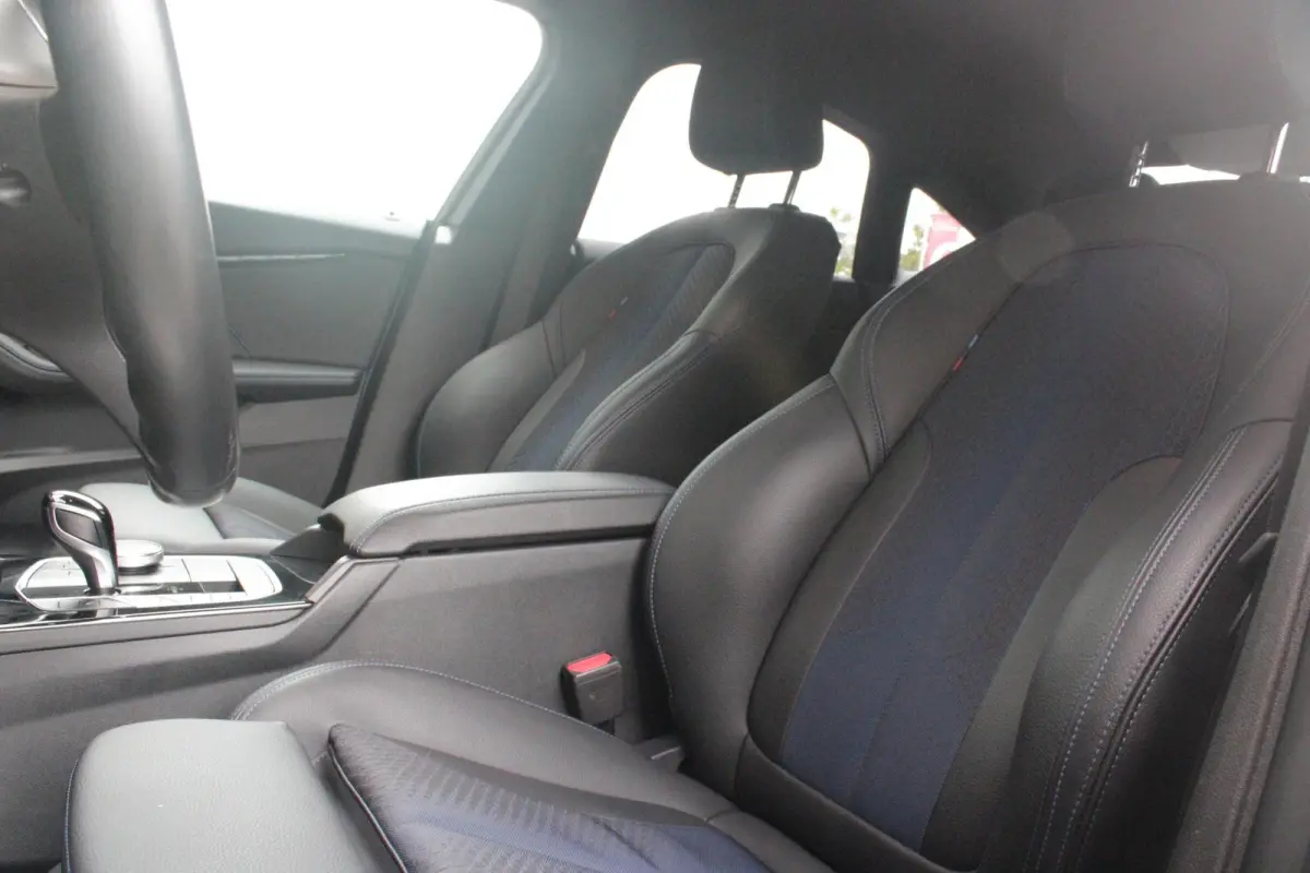 218i M SPORT EDITION | TREKHAAK MET AFNEEMBARE KOGEL | HARMAN KARDON SOUND-SYSTEM | SFEER VERLICHTING | SHADOW LINE PAKKET | M-SPORT INTERIEUR | VERWARMBARE VOORSTOELEN | LEDEREN M-SPORT STU