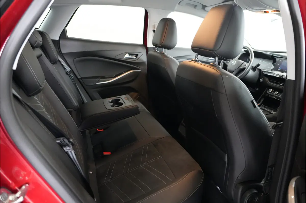 1.6 Turbo GS Line 225 pk PHEV | SOH 99% | AGR | 360° | Stl. verw. | Adaptive Cruise | El. achterklep |