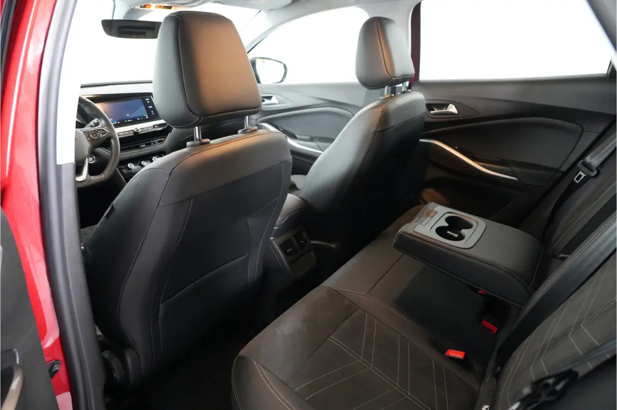 1.6 Turbo GS Line 225 pk PHEV | SOH 99% | AGR | 360° | Stl. verw. | Adaptive Cruise | El. achterklep |
