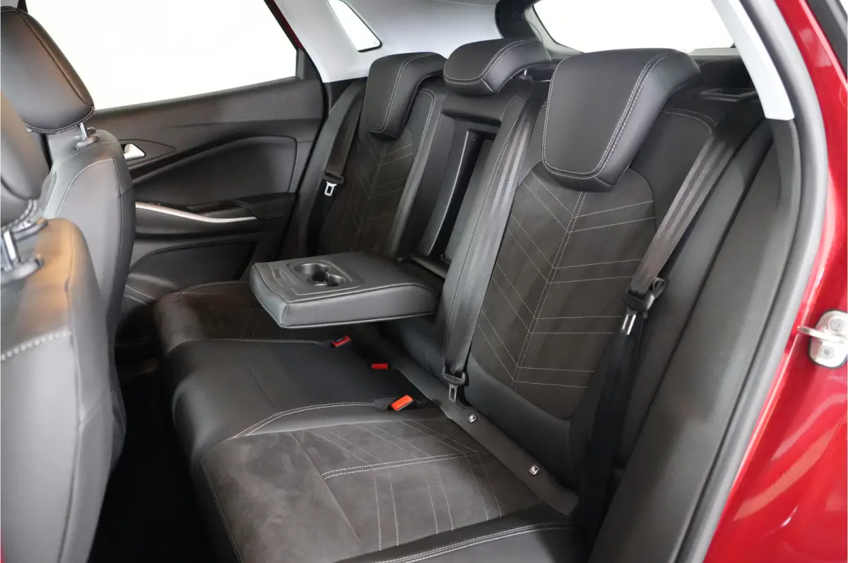 1.6 Turbo GS Line 225 pk PHEV | SOH 99% | AGR | 360° | Stl. verw. | Adaptive Cruise | El. achterklep |