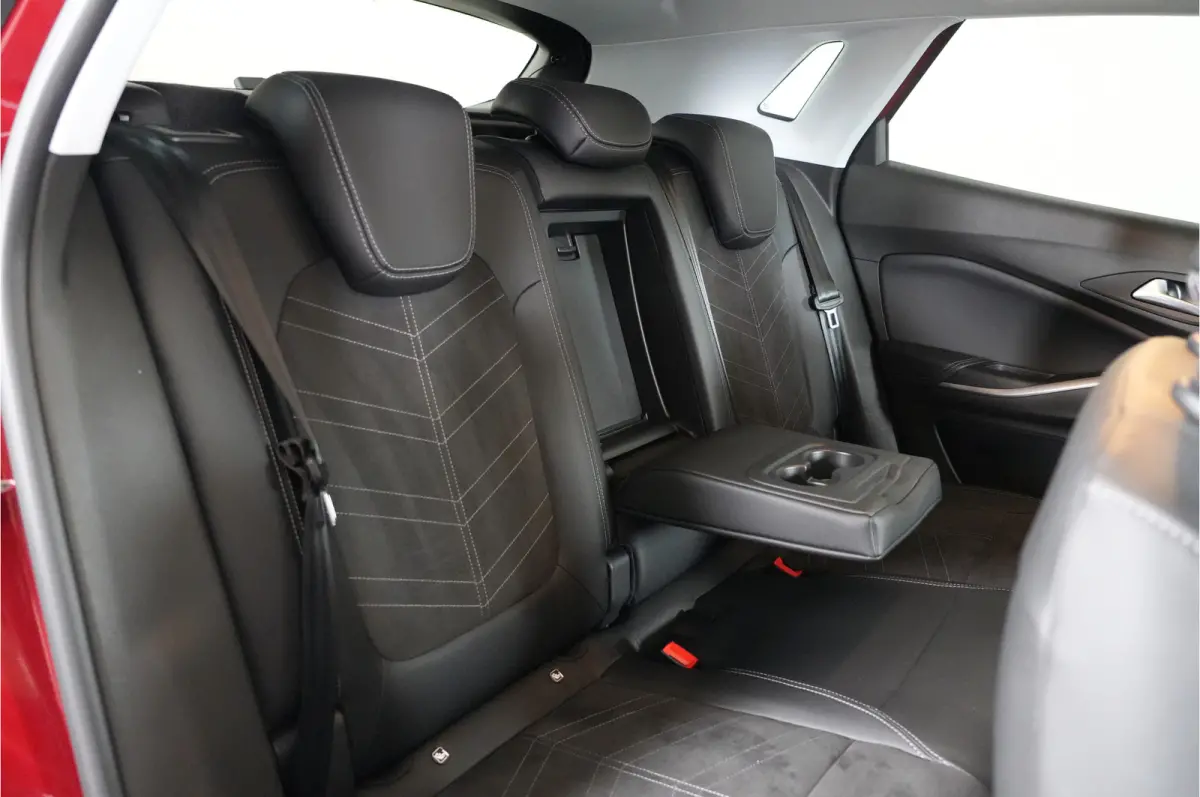 1.6 Turbo GS Line 225 pk PHEV | SOH 99% | AGR | 360° | Stl. verw. | Adaptive Cruise | El. achterklep |