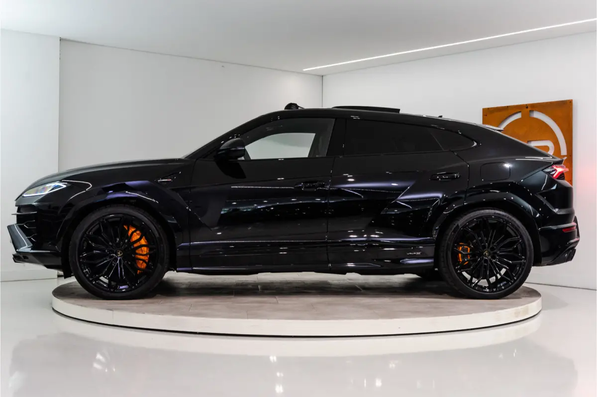 4.0 V8 Hybrid 800PK | Ad Personam | Nero Helene | Nero Ade/Arancio Leoni | Bang&Olufsen 3D | Ceramic | Service Package 5YR | 3YR Warrenty | VOL