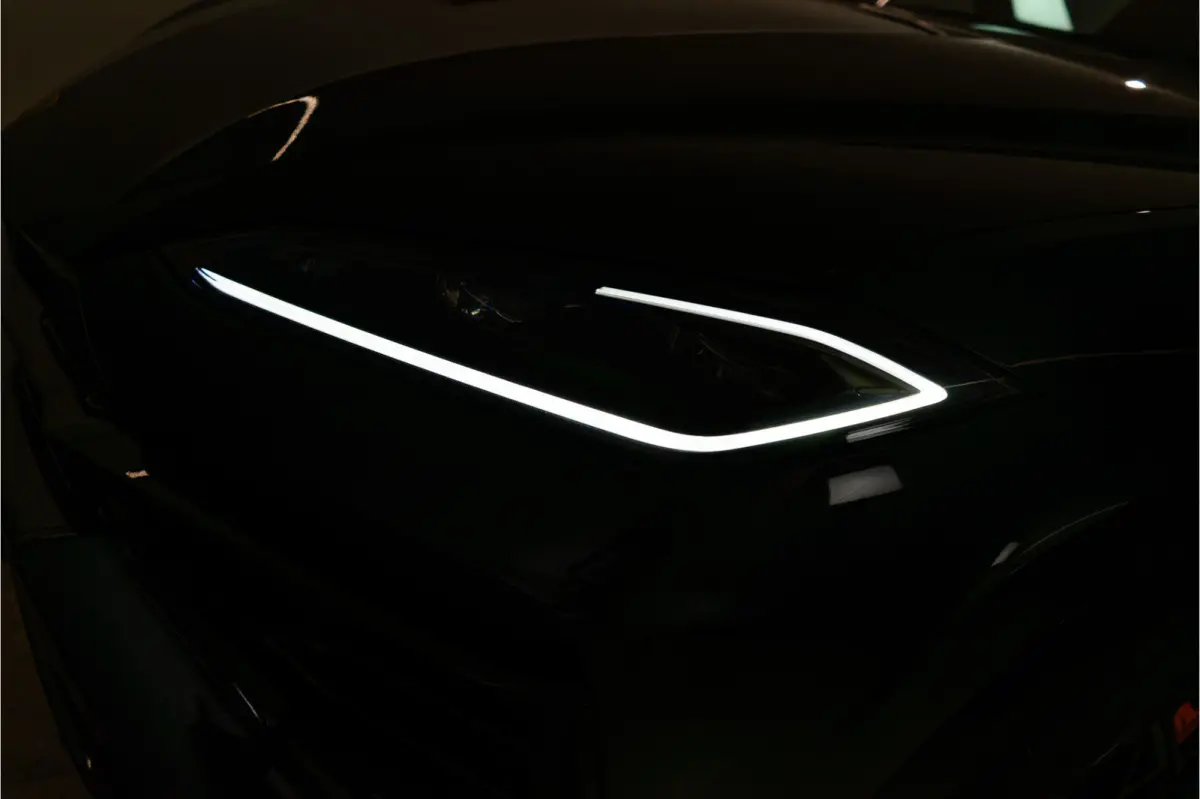 4.0 V8 Hybrid 800PK | Ad Personam | Nero Helene | Nero Ade/Arancio Leoni | Bang&Olufsen 3D | Ceramic | Service Package 5YR | 3YR Warrenty | VOL