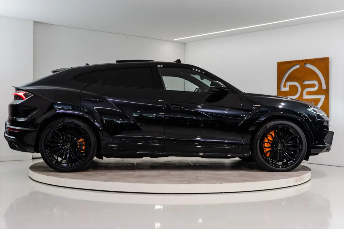 4.0 V8 Hybrid 800PK | Ad Personam | Nero Helene | Nero Ade/Arancio Leoni | Bang&Olufsen 3D | Ceramic | Service Package 5YR | 3YR Warrenty | VOL