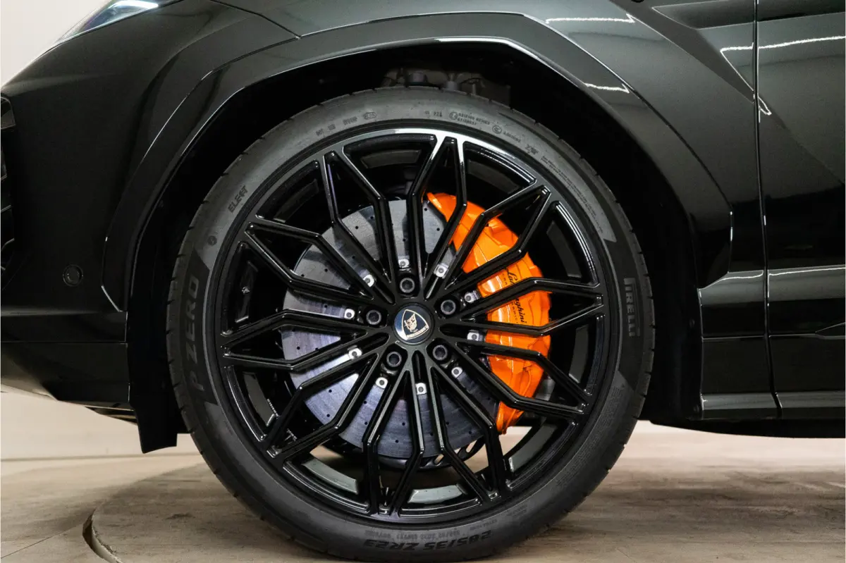 4.0 V8 Hybrid 800PK | Ad Personam | Nero Helene | Nero Ade/Arancio Leoni | Bang&Olufsen 3D | Ceramic | Service Package 5YR | 3YR Warrenty | VOL