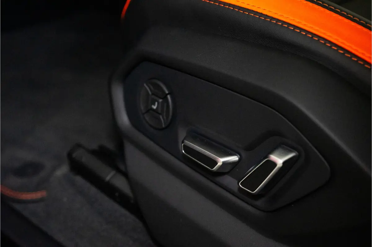4.0 V8 Hybrid 800PK | Ad Personam | Nero Helene | Nero Ade/Arancio Leoni | Bang&Olufsen 3D | Ceramic | Service Package 5YR | 3YR Warrenty | VOL
