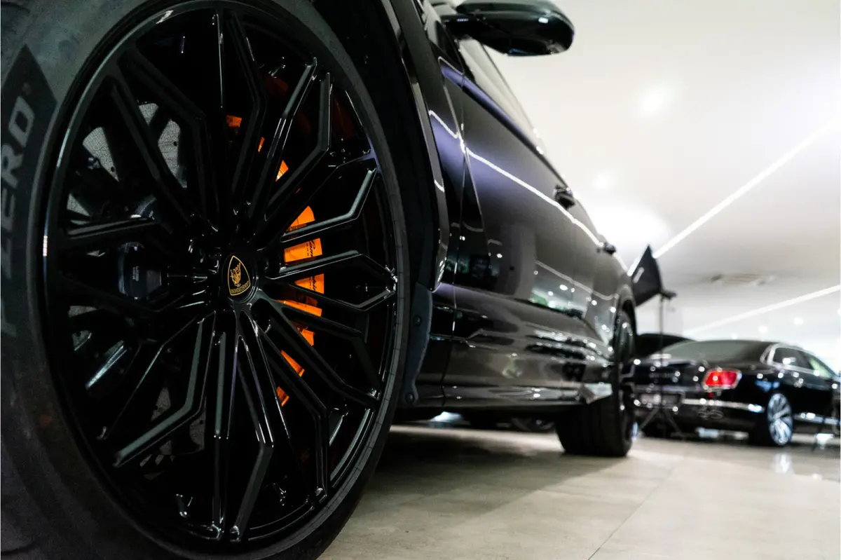 4.0 V8 Hybrid 800PK | Ad Personam | Nero Helene | Nero Ade/Arancio Leoni | Bang&Olufsen 3D | Ceramic | Service Package 5YR | 3YR Warrenty | VOL