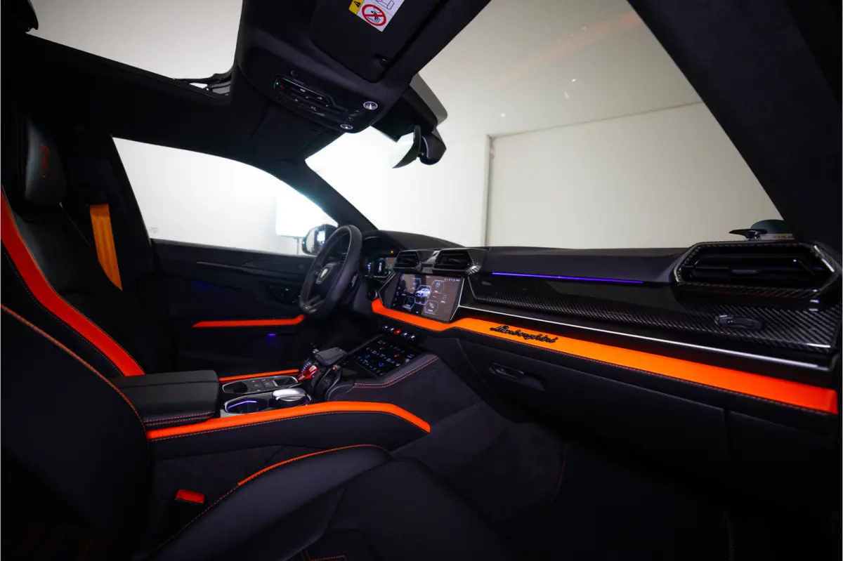 4.0 V8 Hybrid 800PK | Ad Personam | Nero Helene | Nero Ade/Arancio Leoni | Bang&Olufsen 3D | Ceramic | Service Package 5YR | 3YR Warrenty | VOL