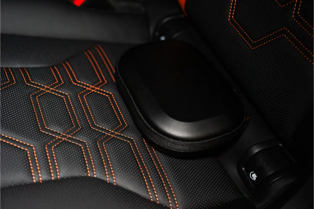 4.0 V8 Hybrid 800PK | Ad Personam | Nero Helene | Nero Ade/Arancio Leoni | Bang&Olufsen 3D | Ceramic | Service Package 5YR | 3YR Warrenty | VOL