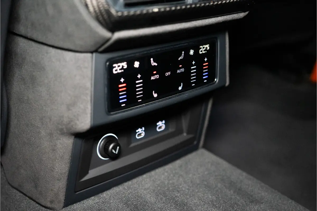 4.0 V8 Hybrid 800PK | Ad Personam | Nero Helene | Nero Ade/Arancio Leoni | Bang&Olufsen 3D | Ceramic | Service Package 5YR | 3YR Warrenty | VOL