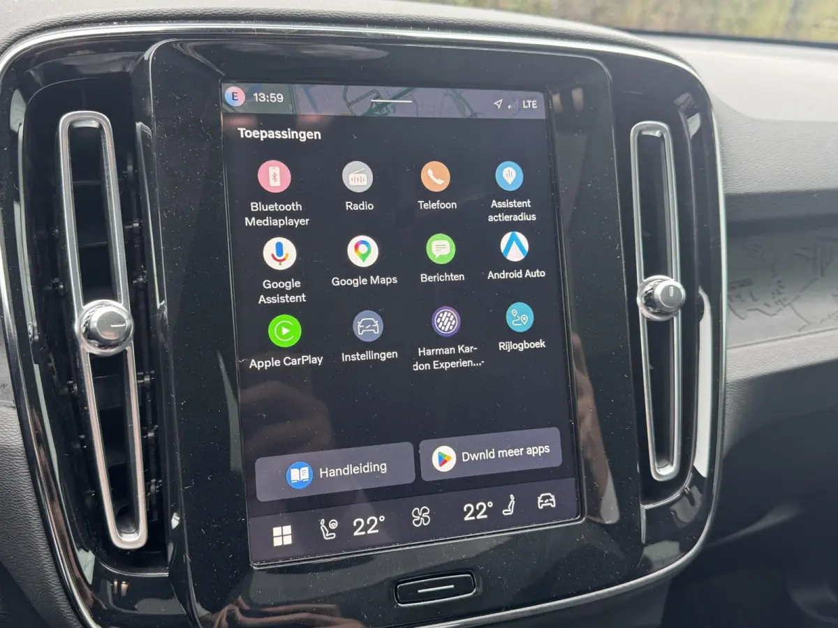 Single Motor Plus Europa 70 kWh | Getint glas | Camera | H&K Audio | Glazen dak | Keyless