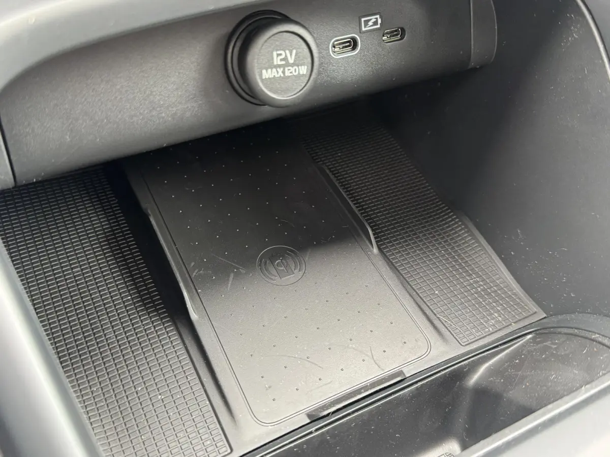 Single Motor Plus Europa 70 kWh | Getint glas | Camera | H&K Audio | Glazen dak | Keyless