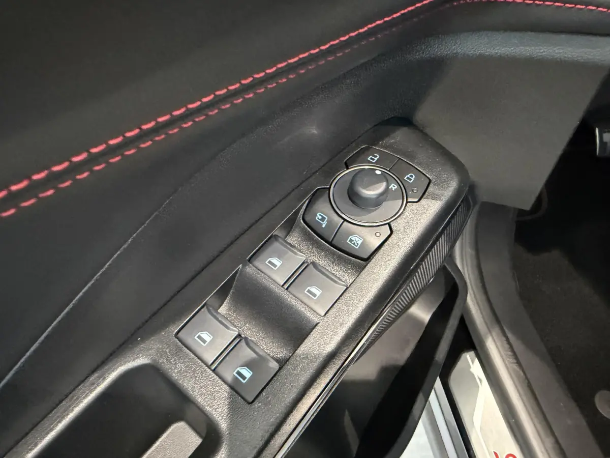 1.0 EcoBoost ST-Line | Direct leverbaar | €5000,- Ready Set Ford Bonus | 0.99% rente met Ford Options | Winter pack | Comfort Pack |