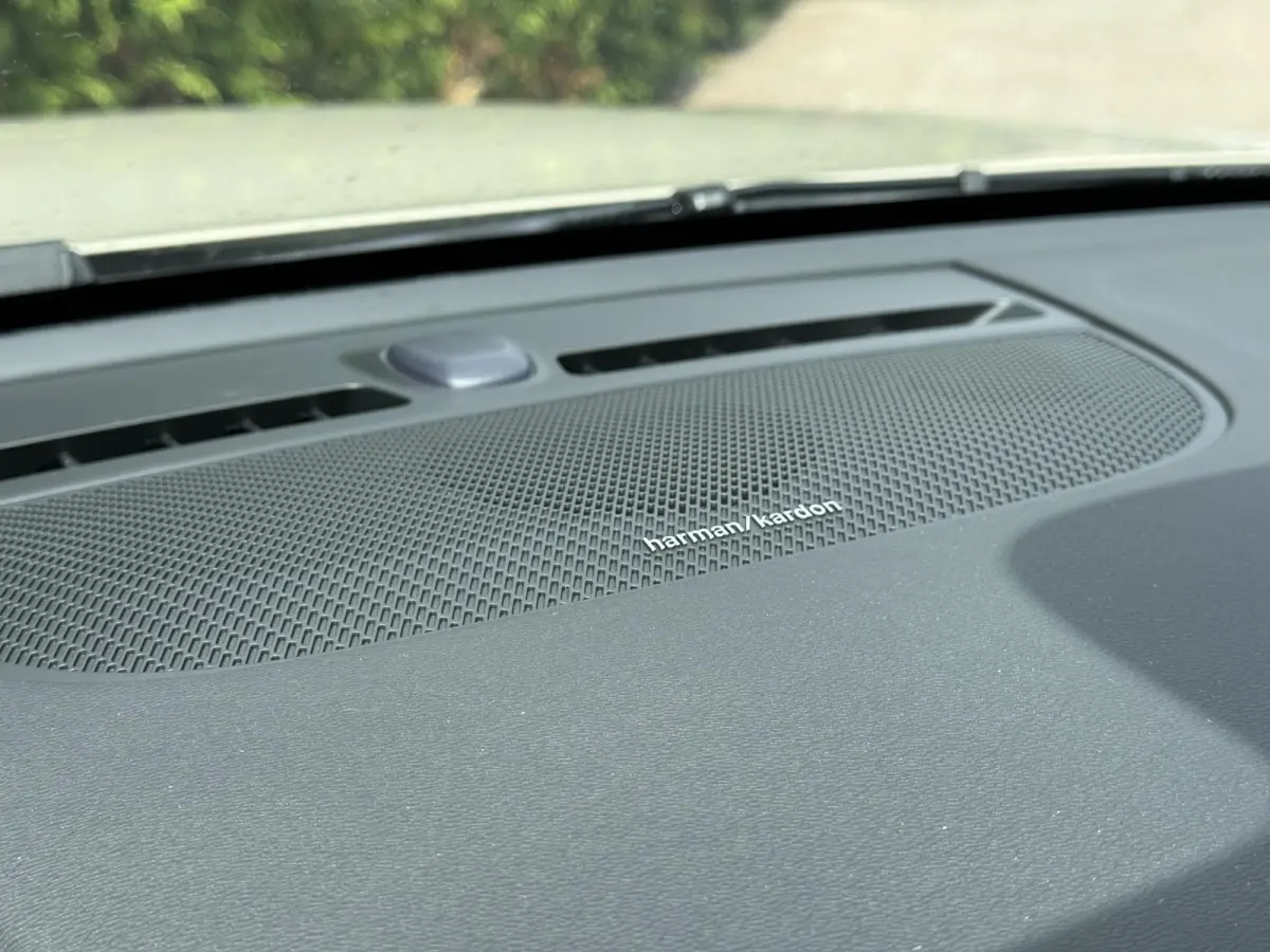 Single Motor Extended Range Plus Europa 82 kWh | BLIS | H&K Audio | Getint glas