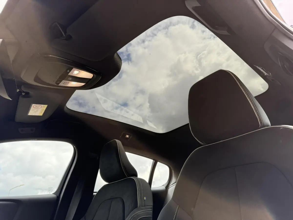 Single Motor Extended Range Plus Europa 82 kWh | BLIS | H&K Audio | Getint glas