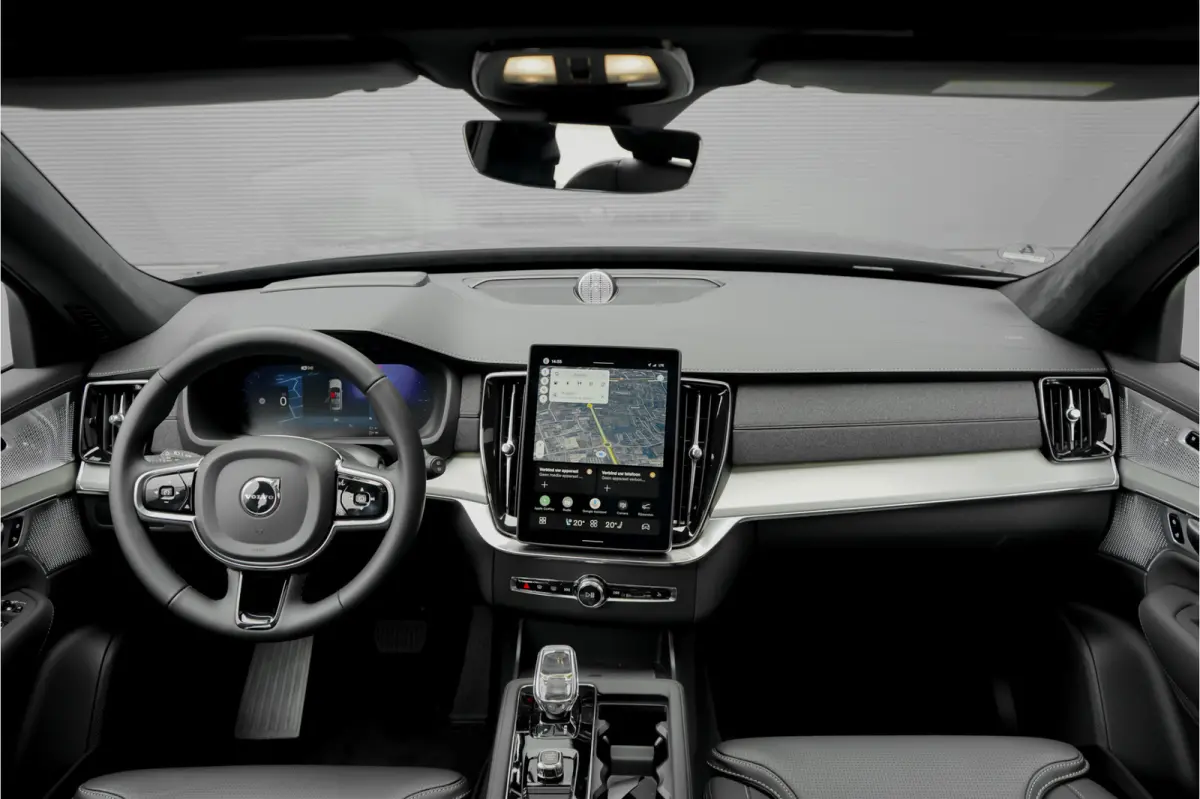 2.0 T8 Plug-in AWD Ultra Black 7p Model 2027 B&W Pano Massage Stoelventilatie Trekhaak