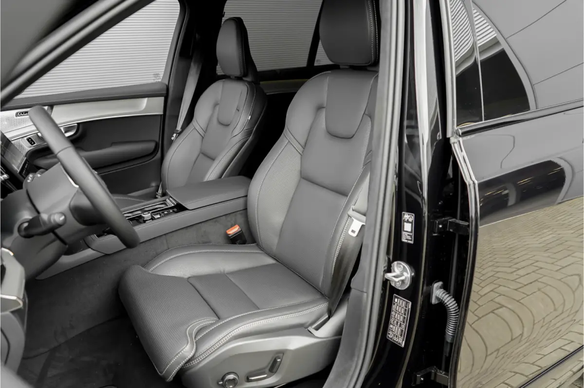 2.0 T8 Plug-in AWD Ultra Black 7p Model 2027 B&W Pano Massage Stoelventilatie Trekhaak