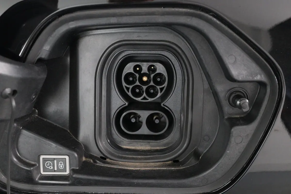 EV GT 51 kWh | 1e Eigenaar! | Dealer Onderhouden! | Sfeerverlichting | Clima | LED | Camera Keyless | Half Leder | DAB | Sfeerverlichting