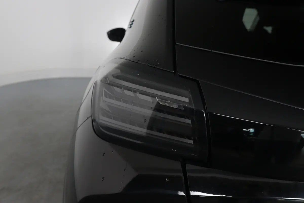 EV GT 51 kWh | 1e Eigenaar! | Dealer Onderhouden! | Sfeerverlichting | Clima | LED | Camera Keyless | Half Leder | DAB | Sfeerverlichting