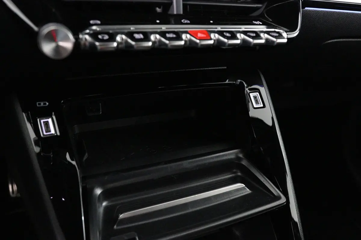 EV GT 51 kWh | 1e Eigenaar! | Dealer Onderhouden! | Sfeerverlichting | Clima | LED | Camera Keyless | Half Leder | DAB | Sfeerverlichting