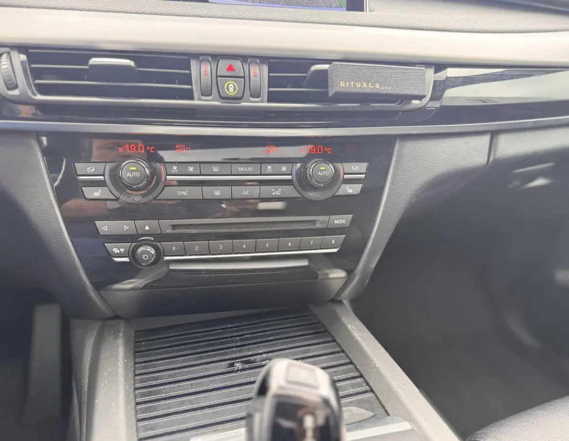 xDrive40e iPerformance M Sport Edition / Pano / Navi / Garantie / HUD / 360 Camera / SOH 93/