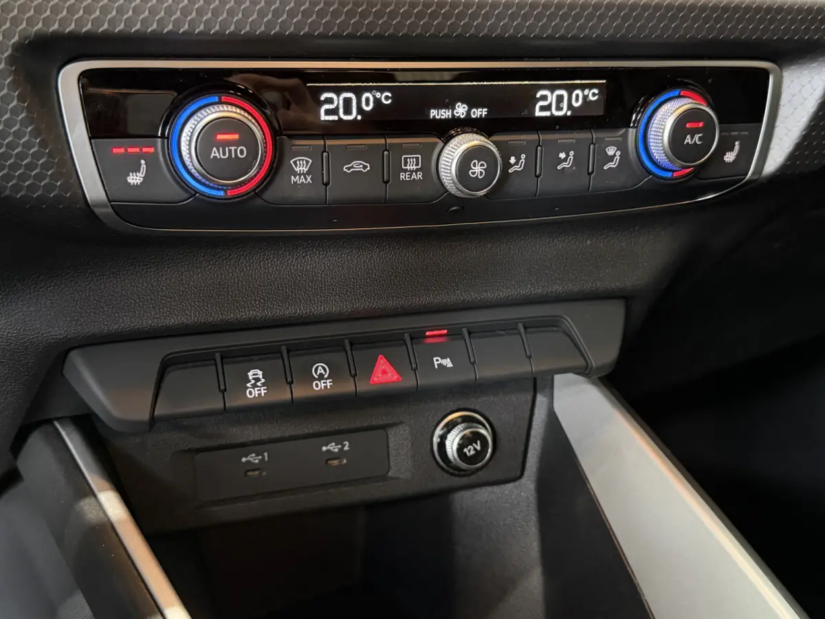 30 TFSI Advanced edition | Carplay Navi | Led | Digitaal Inst | Stoelverwarming | Clima | Keurig nette Audi A1