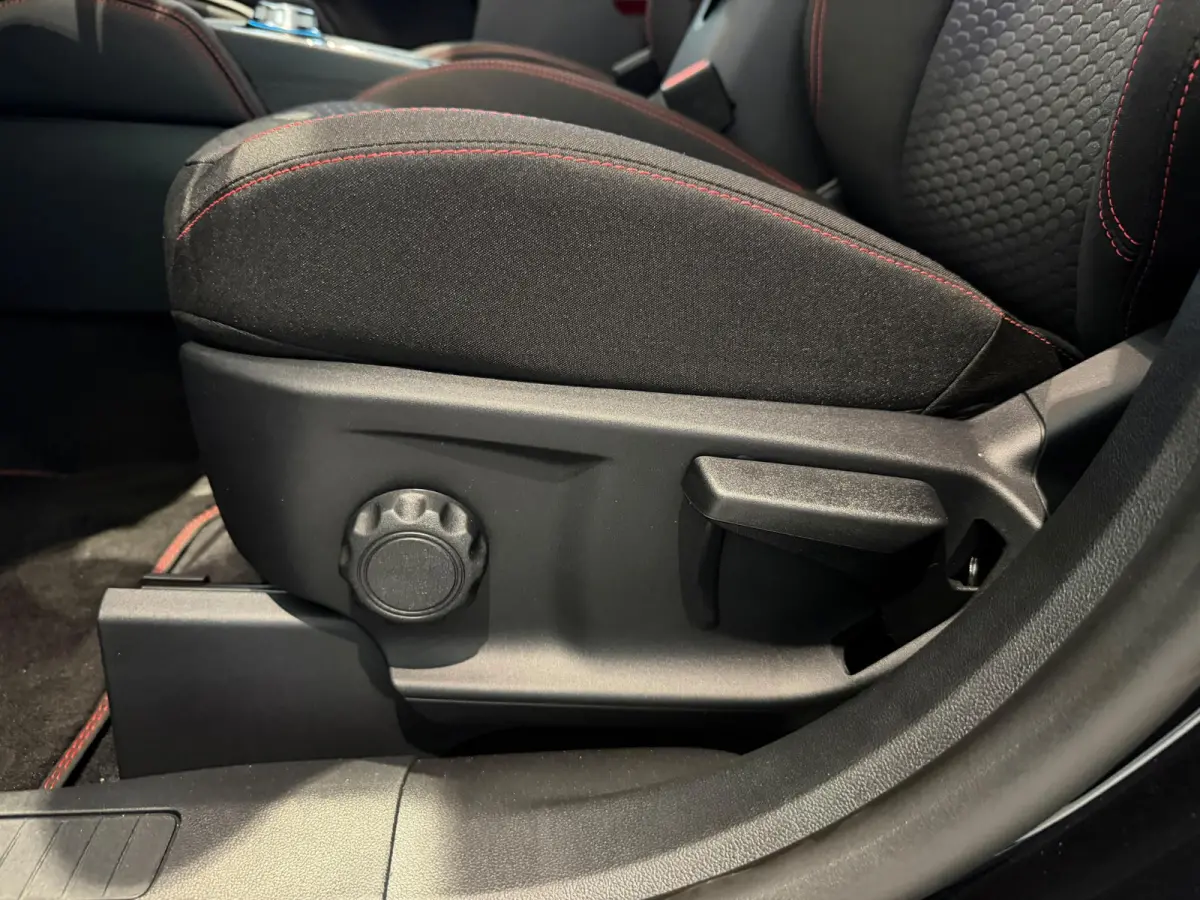 2.5 PHEV ST-Line | ELEKTRISCH WEGKLAPBARE TREKHAAK | VERWARMBARE VOORSTOELEN | VERWARMBARE VOORRUIT | VERWARMBAAR STUUR | KEYLESS ENTRY | ALL WEATHER BANDEN