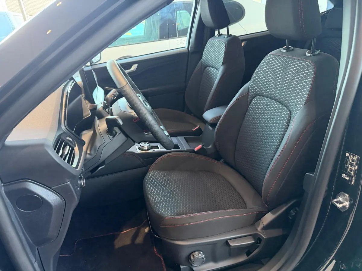 2.5 PHEV ST-Line | ELEKTRISCH WEGKLAPBARE TREKHAAK | VERWARMBARE VOORSTOELEN | VERWARMBARE VOORRUIT | VERWARMBAAR STUUR | KEYLESS ENTRY | ALL WEATHER BANDEN