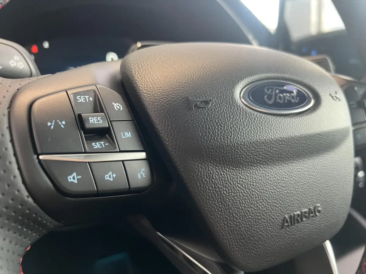 2.5 PHEV ST-Line | ELEKTRISCH WEGKLAPBARE TREKHAAK | VERWARMBARE VOORSTOELEN | VERWARMBARE VOORRUIT | VERWARMBAAR STUUR | KEYLESS ENTRY | ALL WEATHER BANDEN