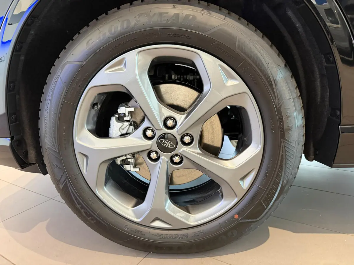 2.5 PHEV ST-Line | ELEKTRISCH WEGKLAPBARE TREKHAAK | VERWARMBARE VOORSTOELEN | VERWARMBARE VOORRUIT | VERWARMBAAR STUUR | KEYLESS ENTRY | ALL WEATHER BANDEN