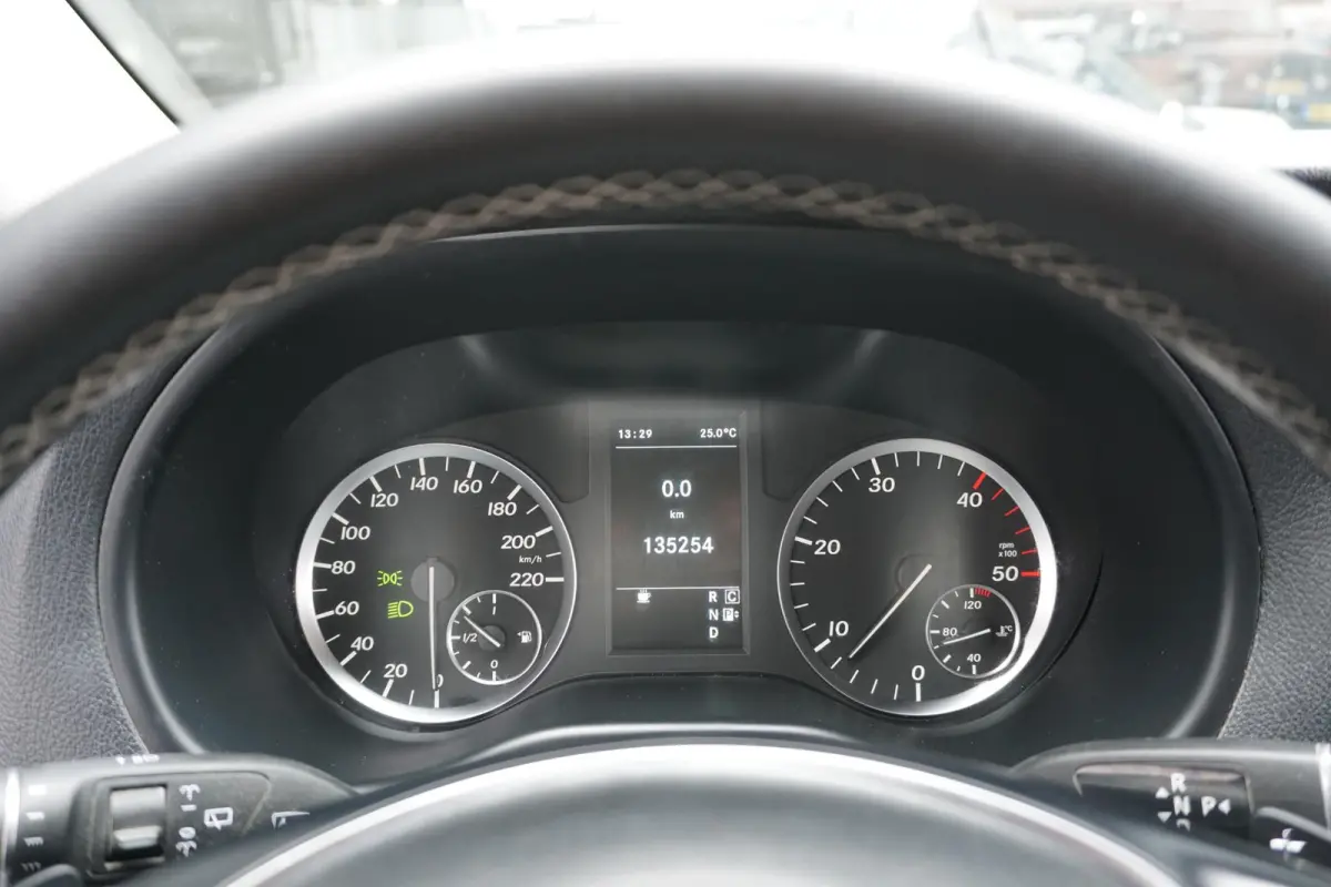 114 CDI AUT. +  EURO6 / CAMERA / TREKHAAK 2500 KG / NAVIGATIE / CRUISE CONTROL
