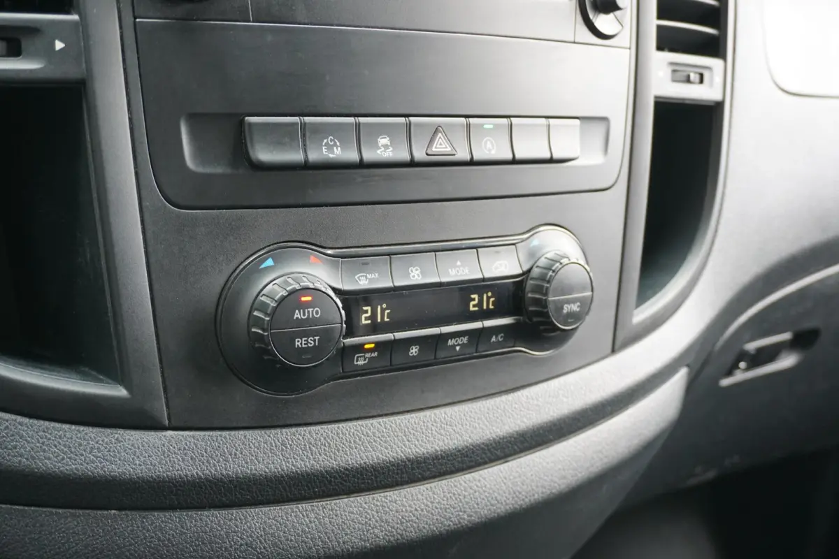 114 CDI AUT. +  EURO6 / CAMERA / TREKHAAK 2500 KG / NAVIGATIE / CRUISE CONTROL