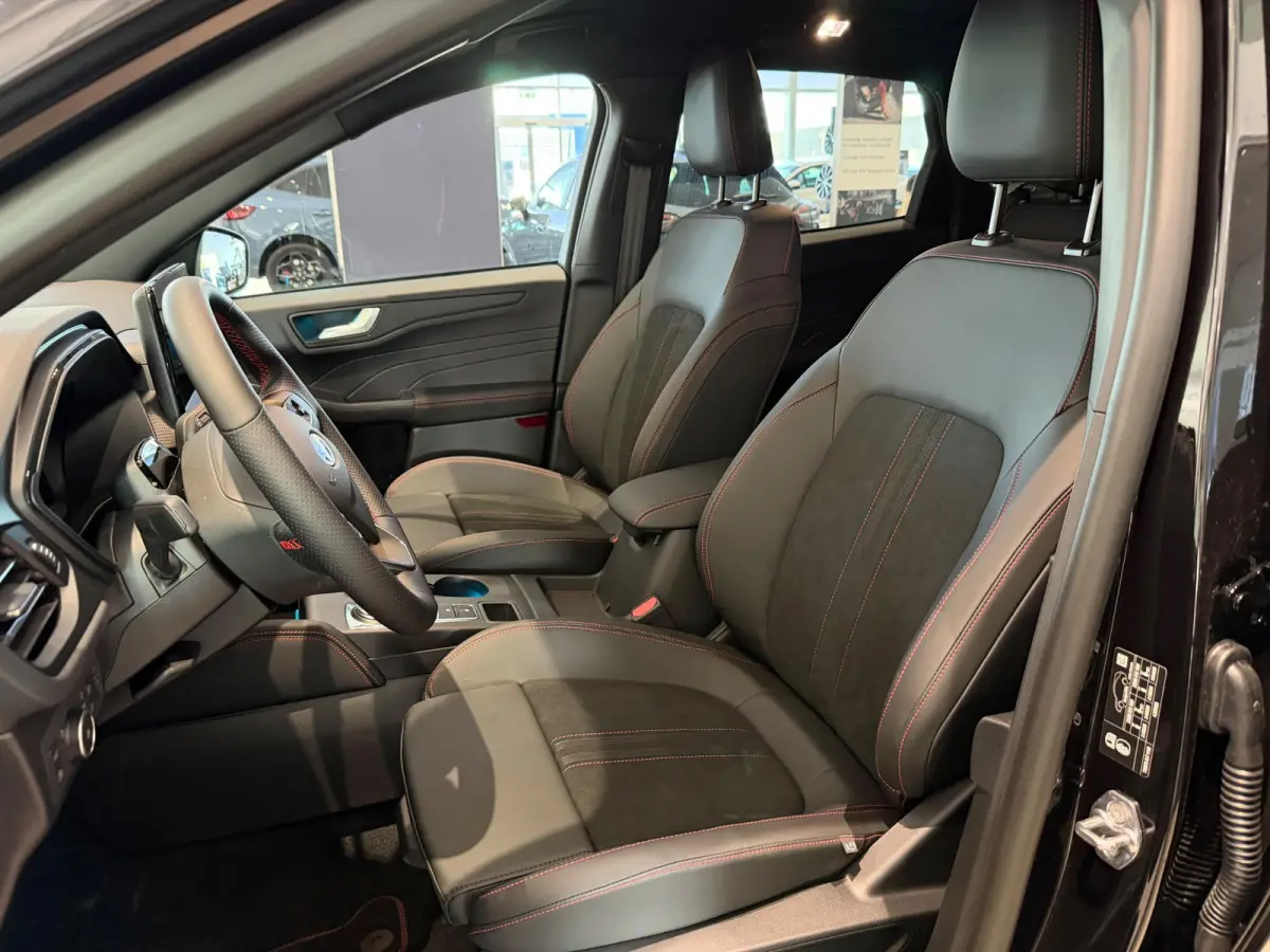 2.5 PHEV ST-Line X | ELEKTRISCH WEGKLAPBARE TREKHAAK | VERWARMBARE STOELEN | VERWARMBAAR STUUR | VERWARMBARE VOORRUIT | KEYLESS ENTRY | ALL WEATHER BANDEN |