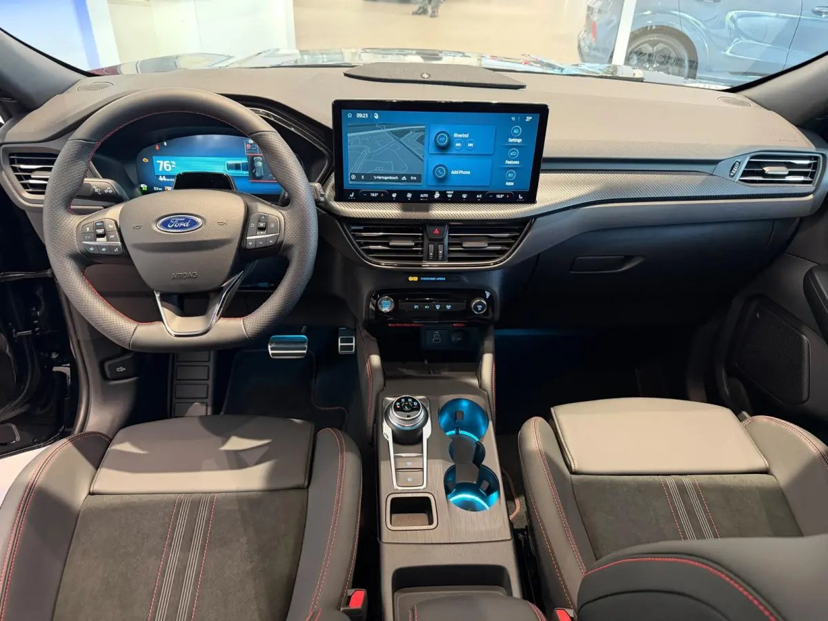 2.5 PHEV ST-Line X | ELEKTRISCH WEGKLAPBARE TREKHAAK | VERWARMBARE STOELEN | VERWARMBAAR STUUR | VERWARMBARE VOORRUIT | KEYLESS ENTRY | ALL WEATHER BANDEN |