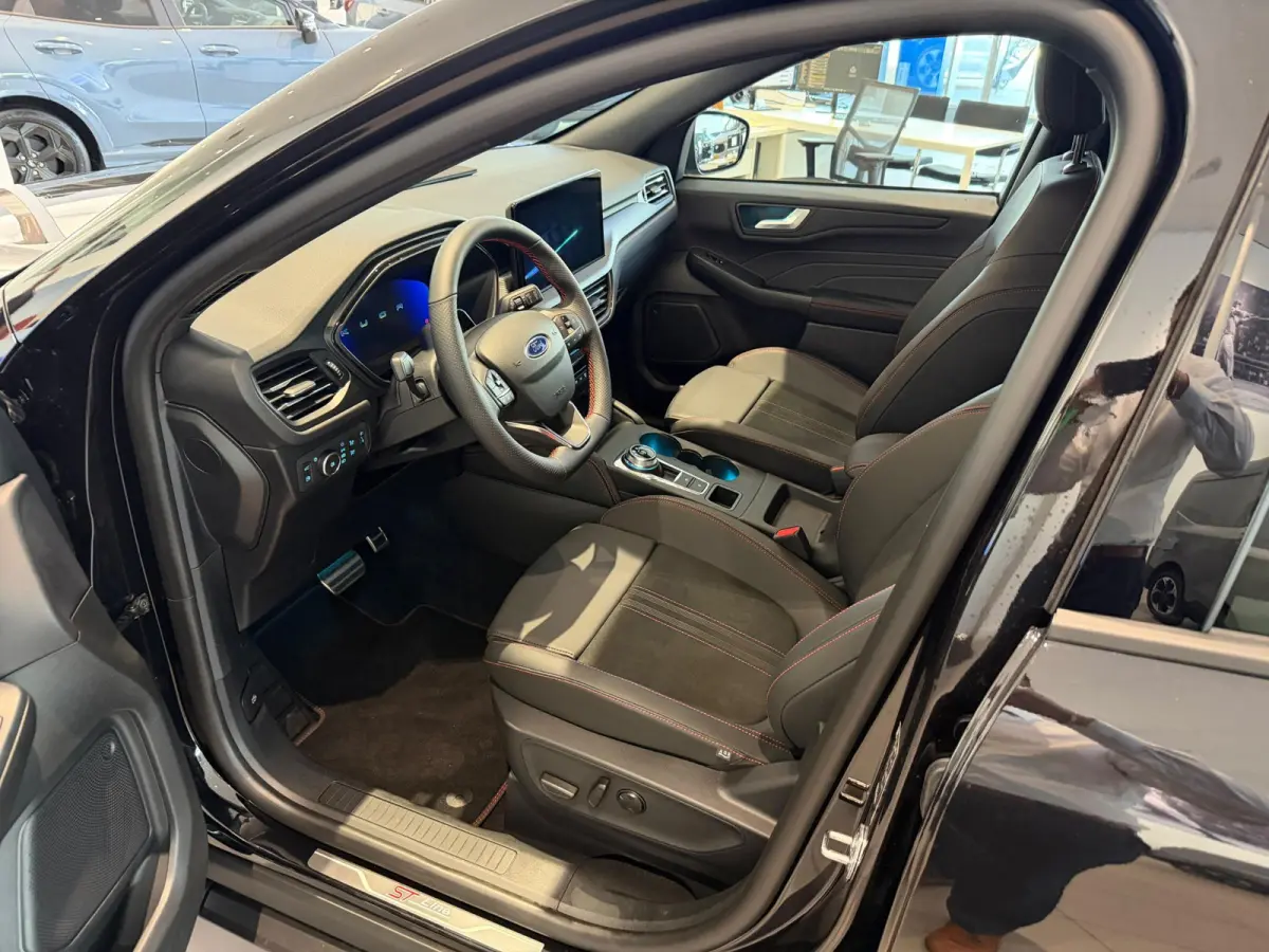 2.5 PHEV ST-Line X | ELEKTRISCH WEGKLAPBARE TREKHAAK | VERWARMBARE STOELEN | VERWARMBAAR STUUR | VERWARMBARE VOORRUIT | KEYLESS ENTRY | ALL WEATHER BANDEN |