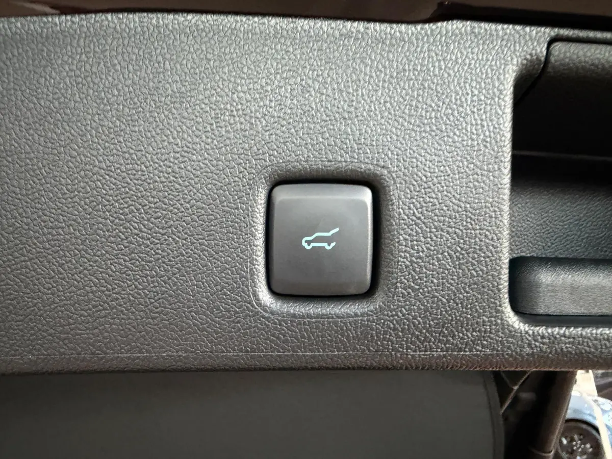 2.5 PHEV ST-Line X | ELEKTRISCH WEGKLAPBARE TREKHAAK | VERWARMBARE STOELEN | VERWARMBAAR STUUR | VERWARMBARE VOORRUIT | KEYLESS ENTRY | ALL WEATHER BANDEN |