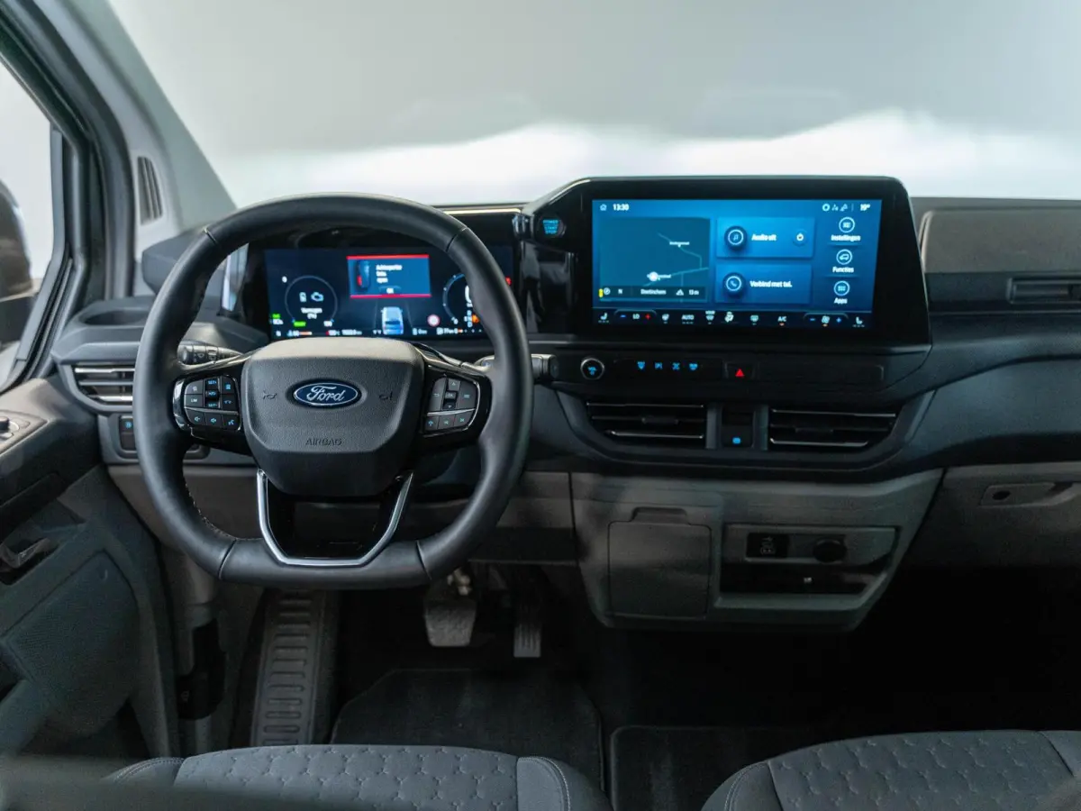 Combi 340 2.5 PHEV L2H1 Limited 9 pers