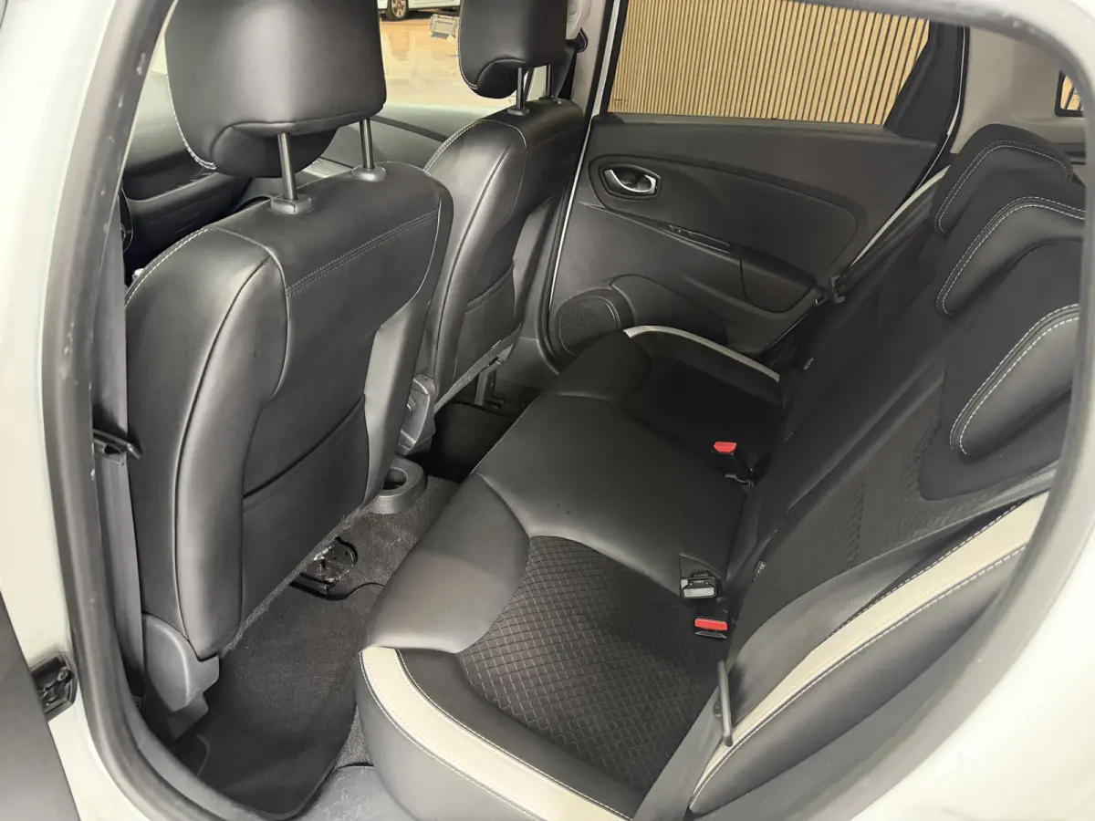 0.9 TCe Bose | Navi | 17" | Cruise control | Stoelverwarming | Camera | Perfect onderhouden!
