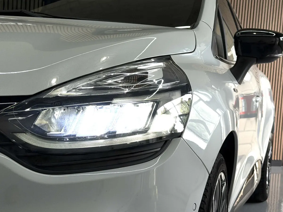 0.9 TCe Bose | Navi | 17" | Cruise control | Stoelverwarming | Camera | Perfect onderhouden!