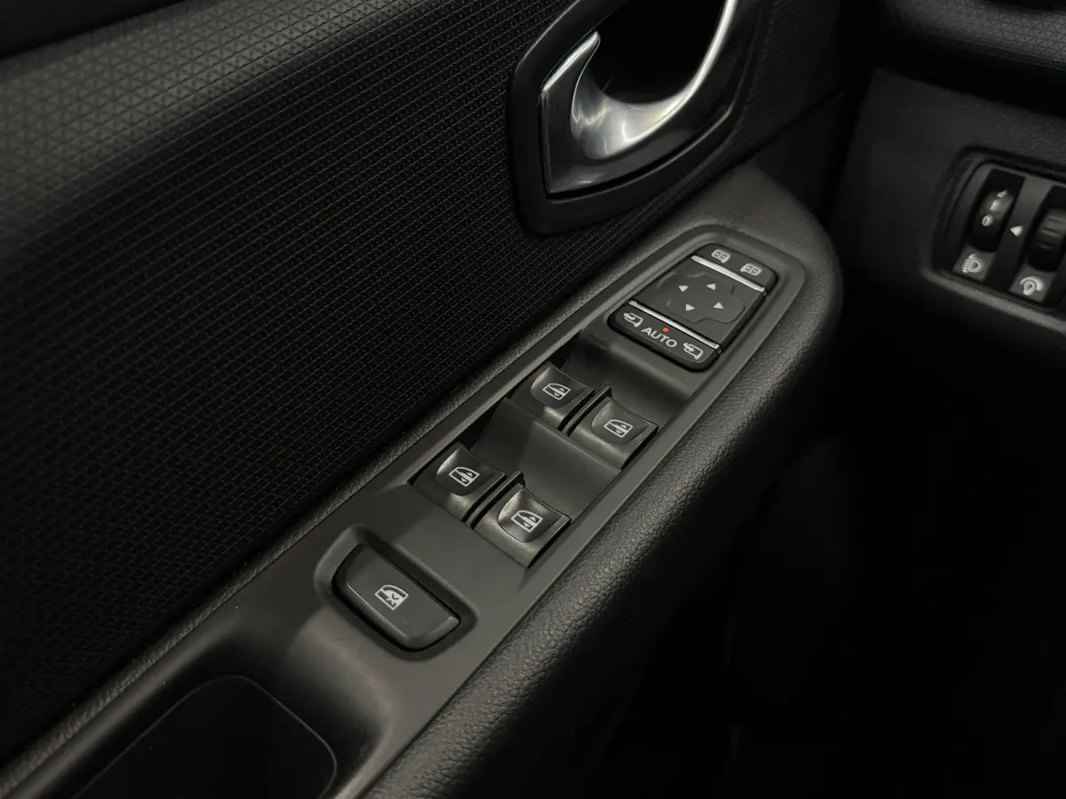 0.9 TCe Bose | Navi | 17" | Cruise control | Stoelverwarming | Camera | Perfect onderhouden!
