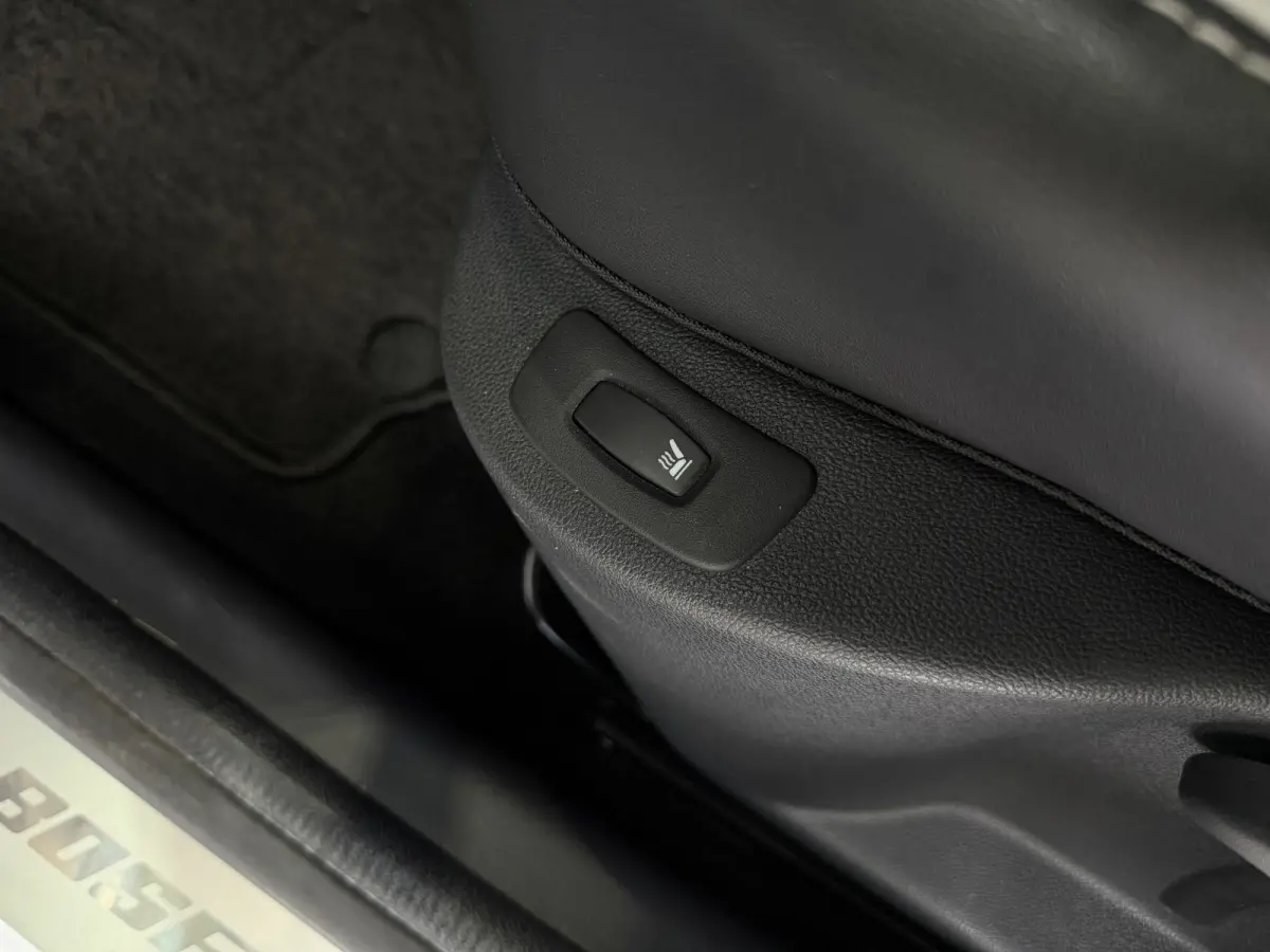 0.9 TCe Bose | Navi | 17" | Cruise control | Stoelverwarming | Camera | Perfect onderhouden!