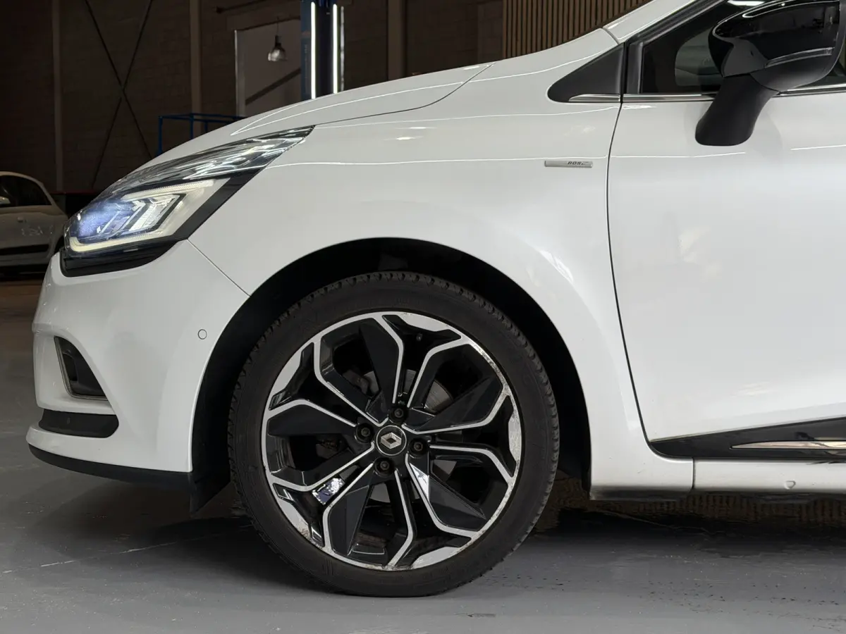 0.9 TCe Bose | Navi | 17" | Cruise control | Stoelverwarming | Camera | Perfect onderhouden!