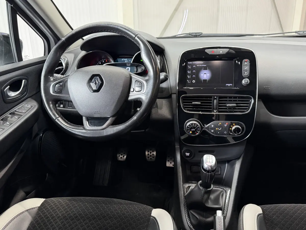 0.9 TCe Bose | Navi | 17" | Cruise control | Stoelverwarming | Camera | Perfect onderhouden!