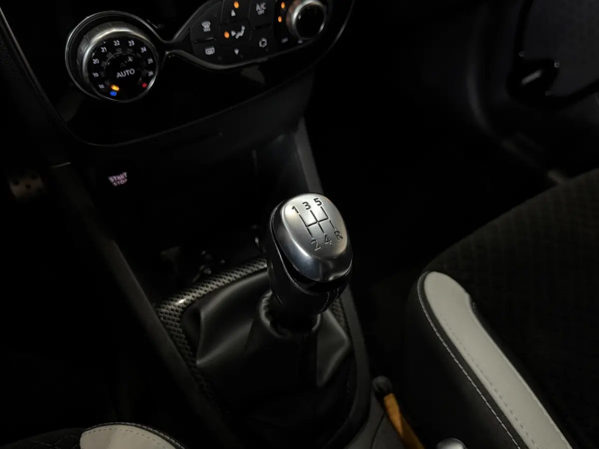 0.9 TCe Bose | Navi | 17" | Cruise control | Stoelverwarming | Camera | Perfect onderhouden!
