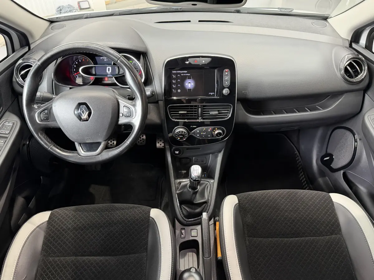 0.9 TCe Bose | Navi | 17" | Cruise control | Stoelverwarming | Camera | Perfect onderhouden!