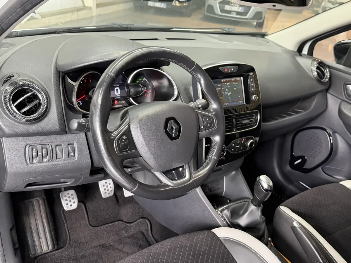 0.9 TCe Bose | Navi | 17" | Cruise control | Stoelverwarming | Camera | Perfect onderhouden!