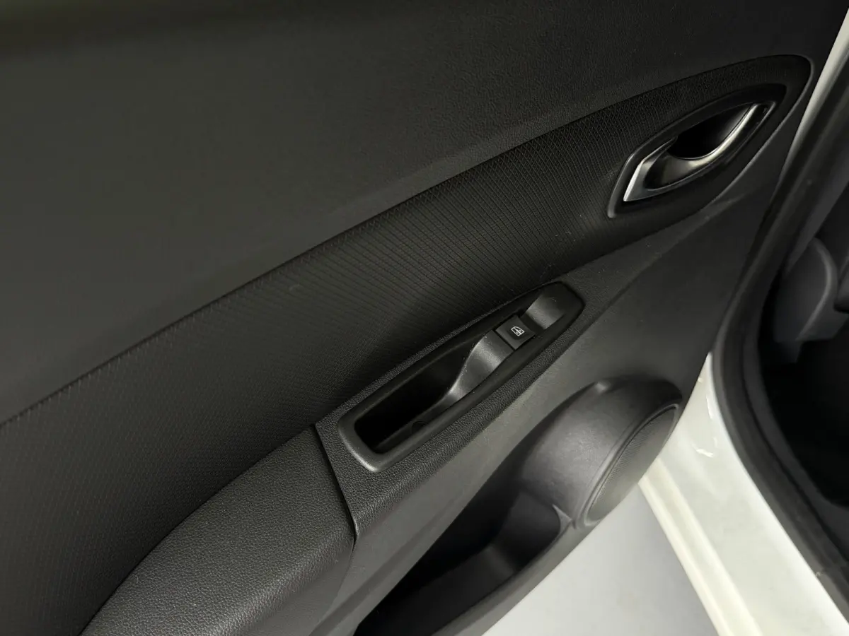 0.9 TCe Bose | Navi | 17" | Cruise control | Stoelverwarming | Camera | Perfect onderhouden!