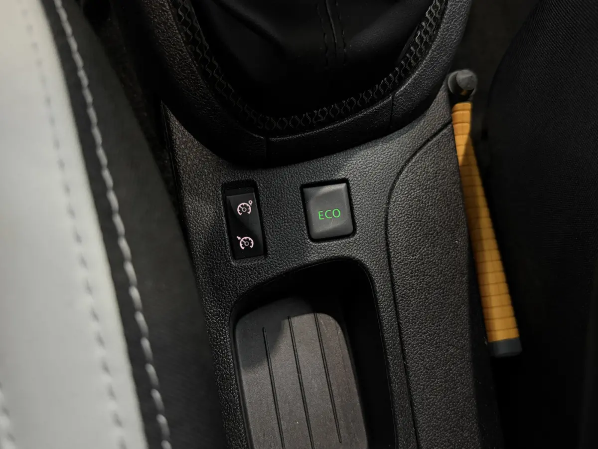 0.9 TCe Bose | Navi | 17" | Cruise control | Stoelverwarming | Camera | Perfect onderhouden!
