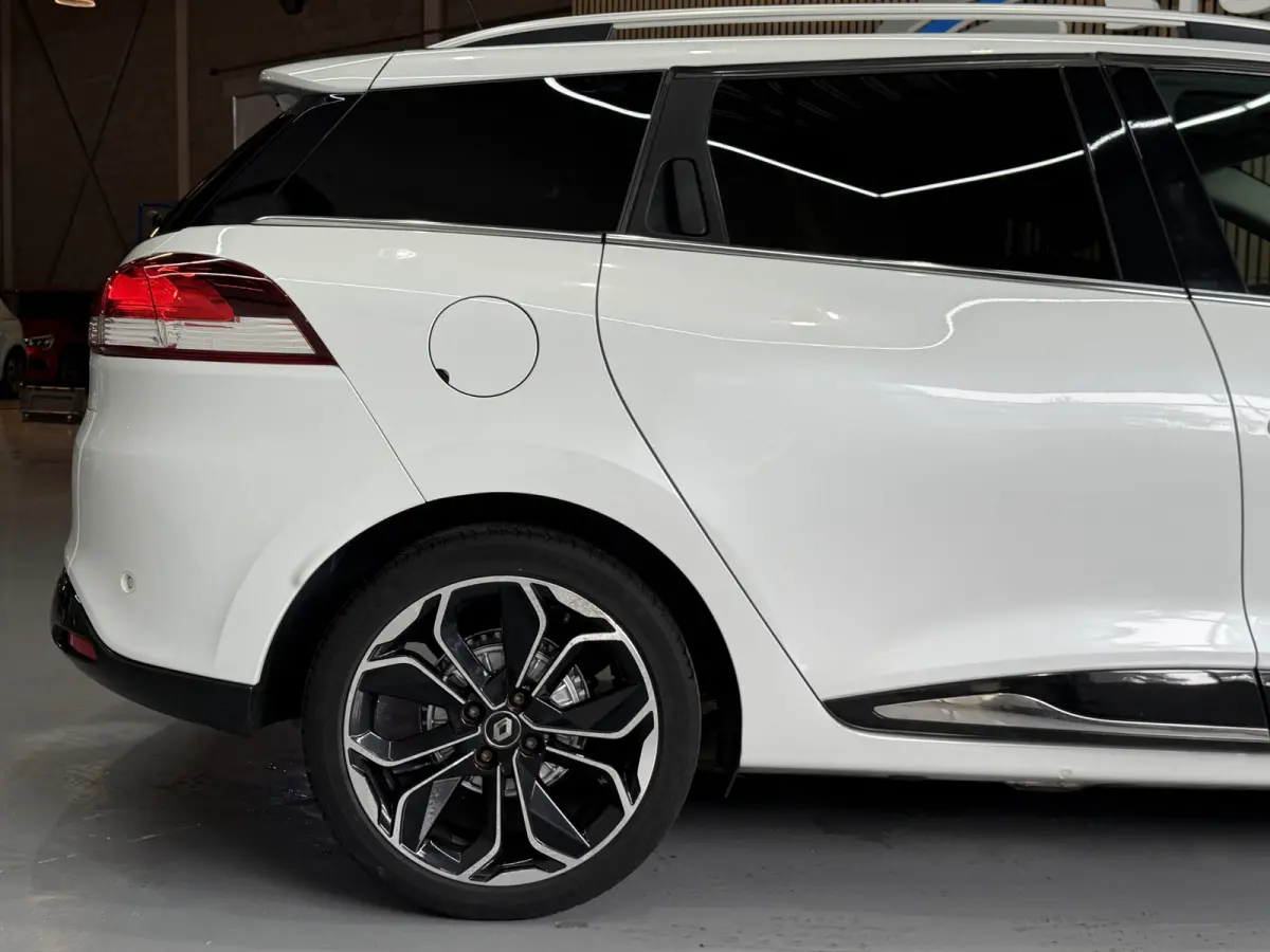 0.9 TCe Bose | Navi | 17" | Cruise control | Stoelverwarming | Camera | Perfect onderhouden!